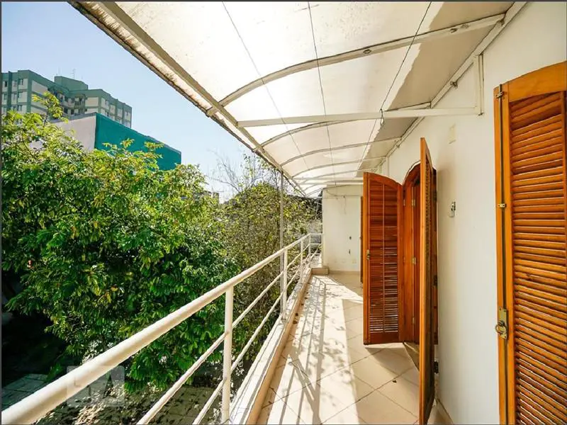 Foto 1 de Sobrado com 5 Quartos para alugar, 300m² em Vila Carrão, São Paulo