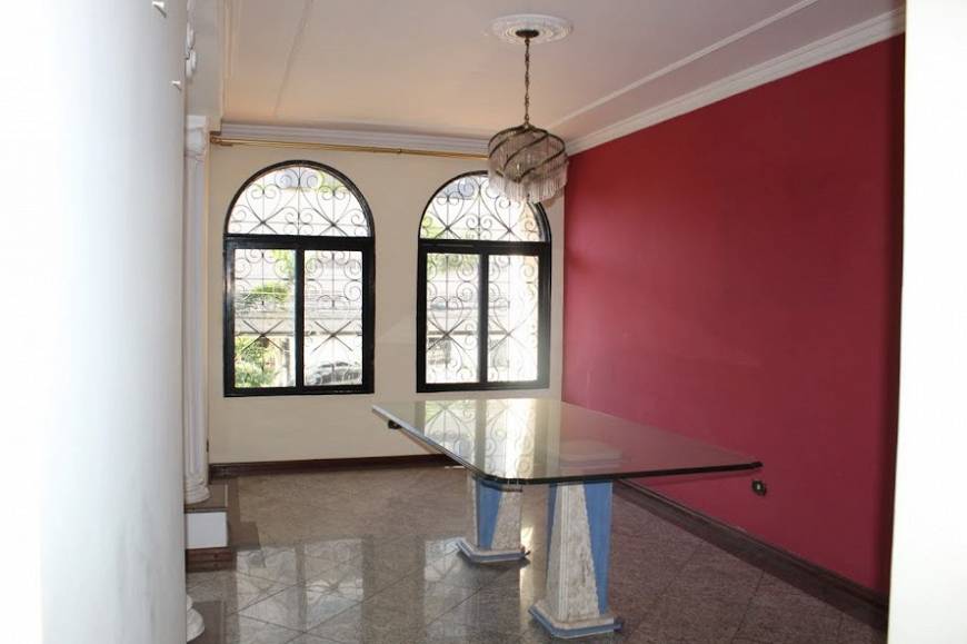 Foto 1 de Sobrado com 5 Quartos à venda, 220m² em Vila Osasco, Osasco