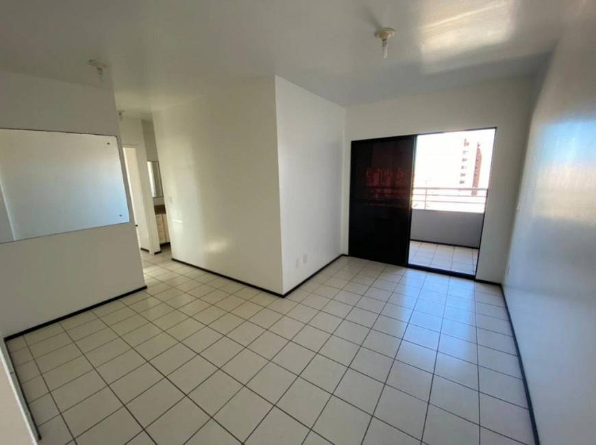 Foto 2 de Apartamento com 2 Quartos para alugar, 68m² em Meireles, Fortaleza