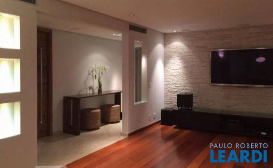 Foto 1 de Apartamento com 3 Quartos para alugar, 220m² em Granja Julieta, São Paulo