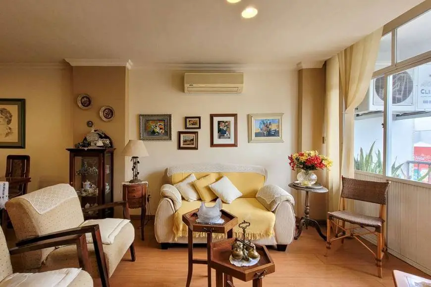 Foto 1 de Apartamento com 4 Quartos à venda, 139m² em Farroupilha, Porto Alegre