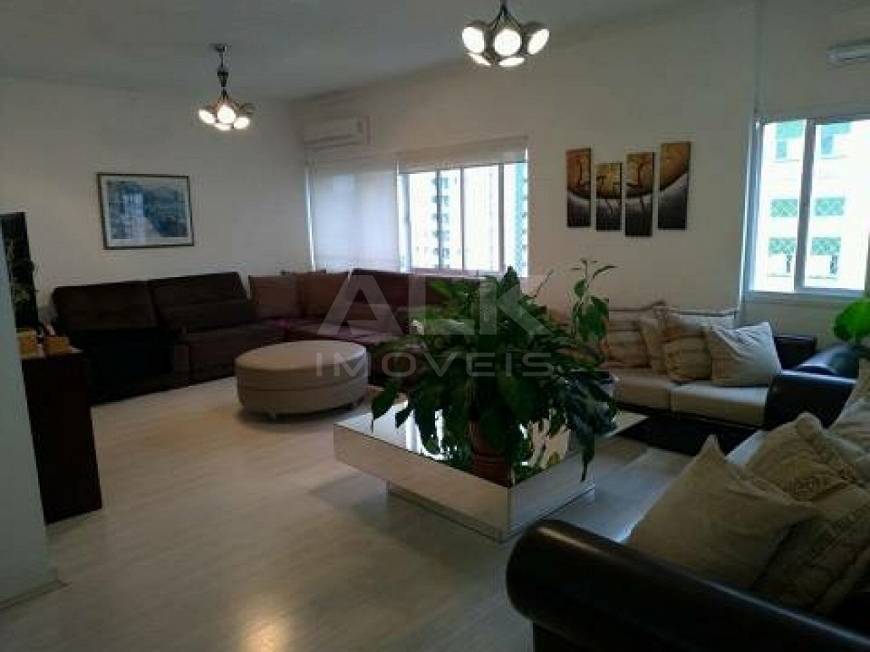Foto 1 de Apartamento com 5 Quartos à venda, 200m² em Morro dos Ingleses, São Paulo