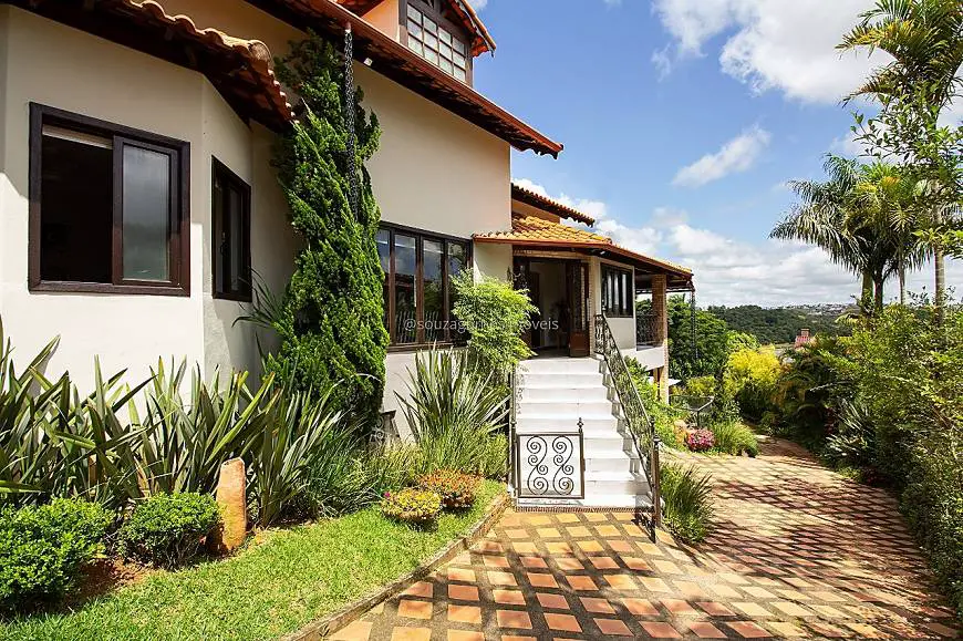 Foto 2 de Casa com 4 Quartos à venda, 480m² em São Pedro, Juiz de Fora