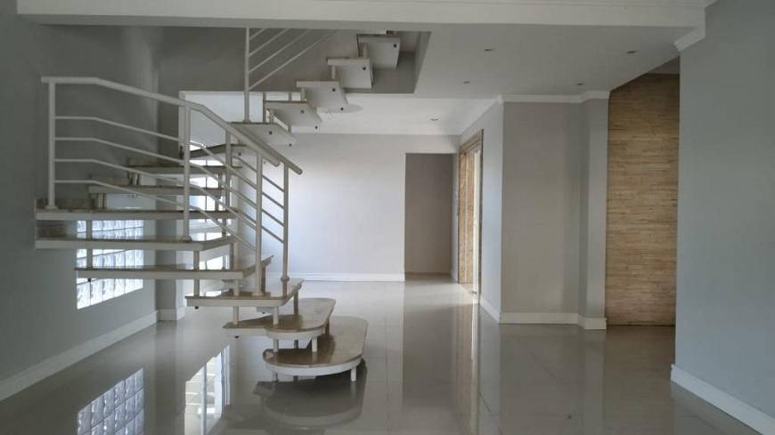 Foto 4 de Casa de Condomínio com 5 Quartos à venda, 300m² em Pinheirinho, Curitiba