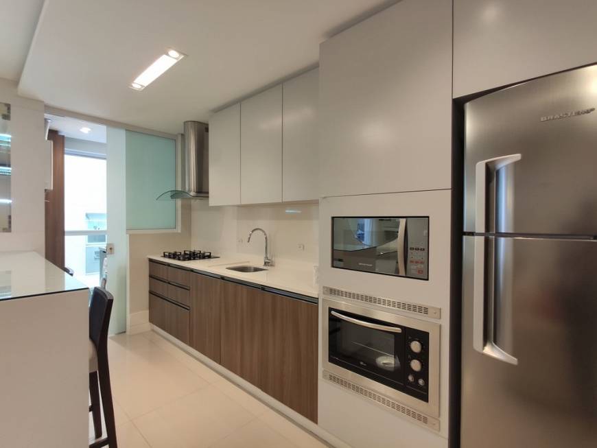 Foto 2 de Apartamento com 2 Quartos para alugar, 72m² em América, Joinville