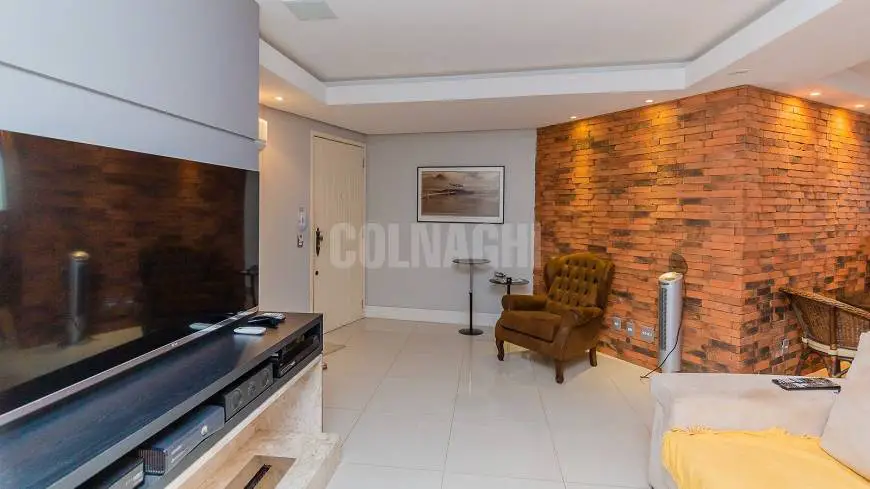Foto 3 de Apartamento com 3 Quartos à venda, 81m² em Chácara das Pedras, Porto Alegre