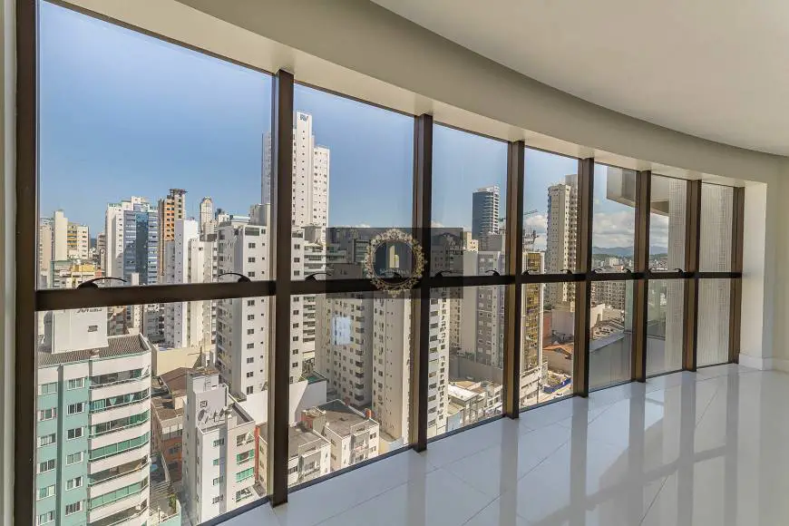 Foto 1 de Apartamento com 3 Quartos à venda, 130m² em Municipios, Balneário Camboriú