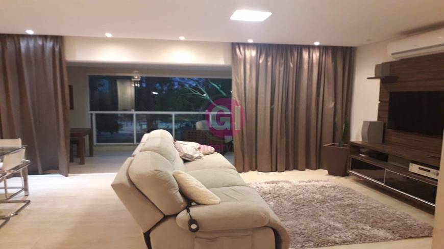 Foto 1 de Apartamento com 4 Quartos para alugar, 193m² em Parque Residencial Aquarius, São José dos Campos