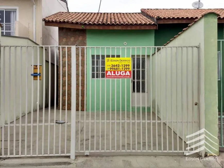 Foto 1 de Casa com 2 Quartos para alugar, 65m² em Feital, Pindamonhangaba