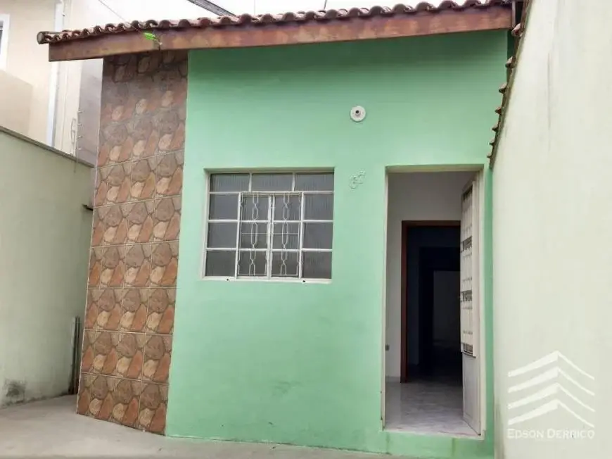 Foto 2 de Casa com 2 Quartos para alugar, 65m² em Feital, Pindamonhangaba
