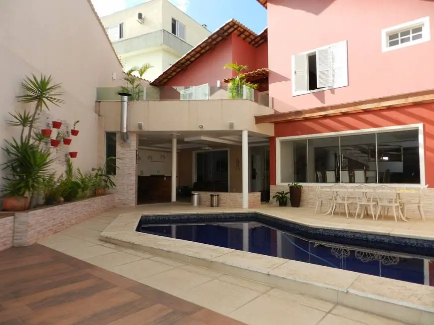 Foto 1 de Casa com 4 Quartos à venda, 400m² em Palmares, Belo Horizonte