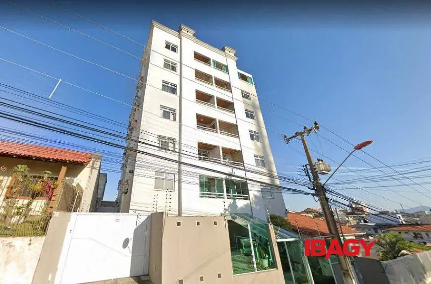 Foto 1 de Apartamento com 2 Quartos para alugar, 81m² em Barreiros, São José