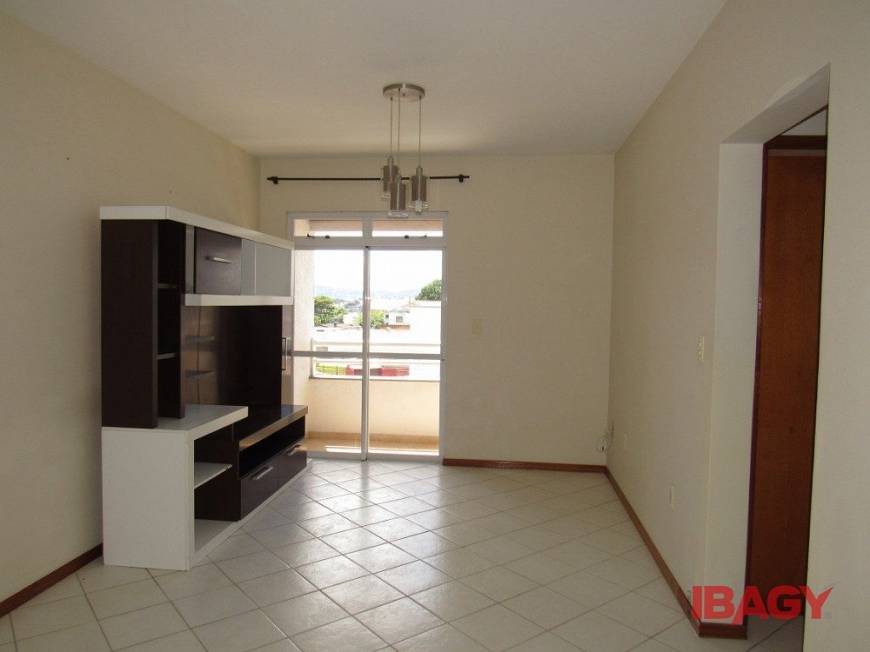 Foto 3 de Apartamento com 2 Quartos para alugar, 81m² em Barreiros, São José