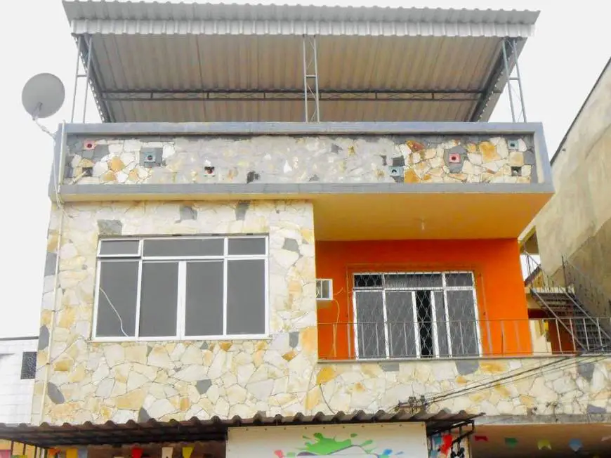 Foto 1 de Casa com 3 Quartos à venda, 208m² em Guadalupe, Rio de Janeiro