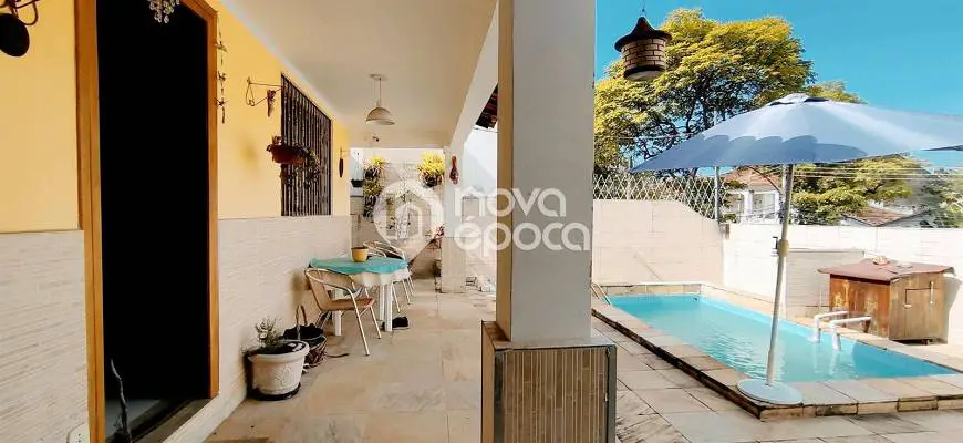 Foto 3 de Casa com 5 Quartos à venda, 180m² em Grajaú, Rio de Janeiro