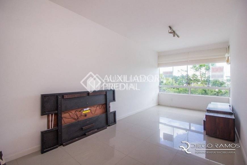Foto 2 de Apartamento com 2 Quartos para alugar, 72m² em Cavalhada, Porto Alegre