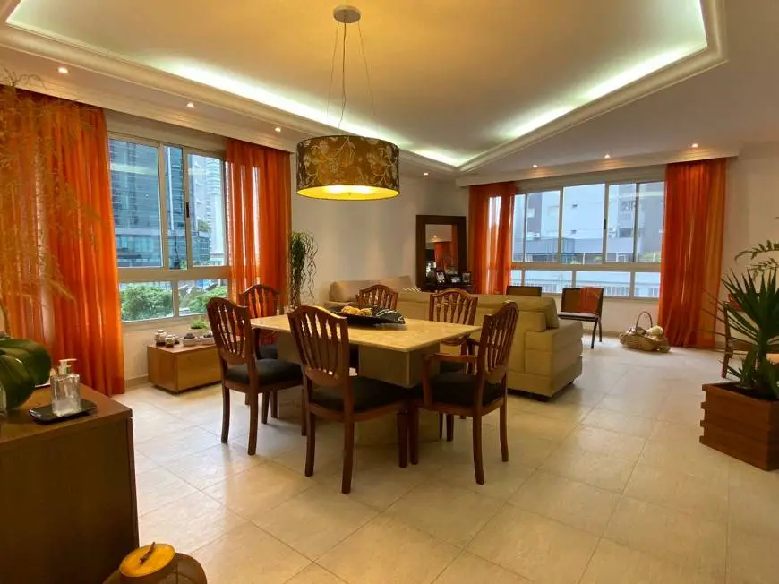 Foto 1 de Apartamento com 3 Quartos à venda, 209m² em Embaré, Santos