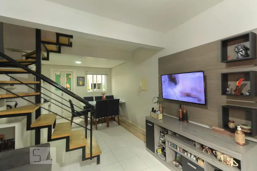 Foto 2 de Casa com 3 Quartos para alugar, 130m² em Ipanema, Porto Alegre