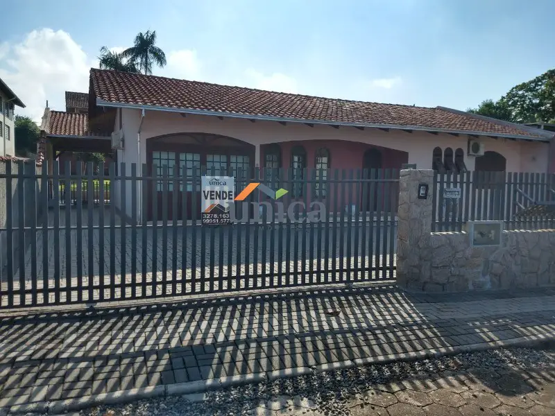 Foto 1 de Casa com 2 Quartos à venda, 262m² em Iririú, Joinville