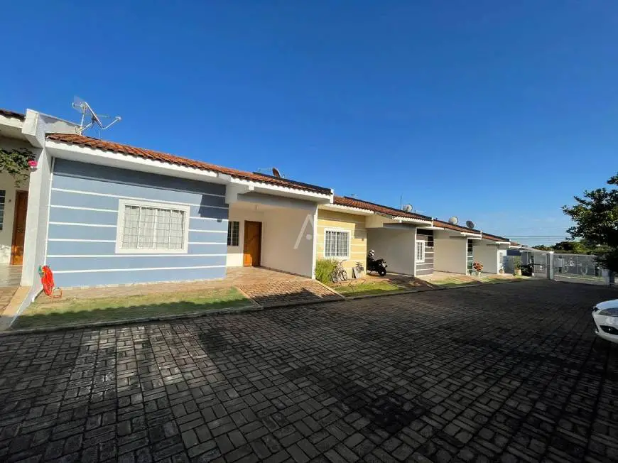 Foto 2 de Casa com 2 Quartos à venda, 59m² em Santa Cruz, Cascavel