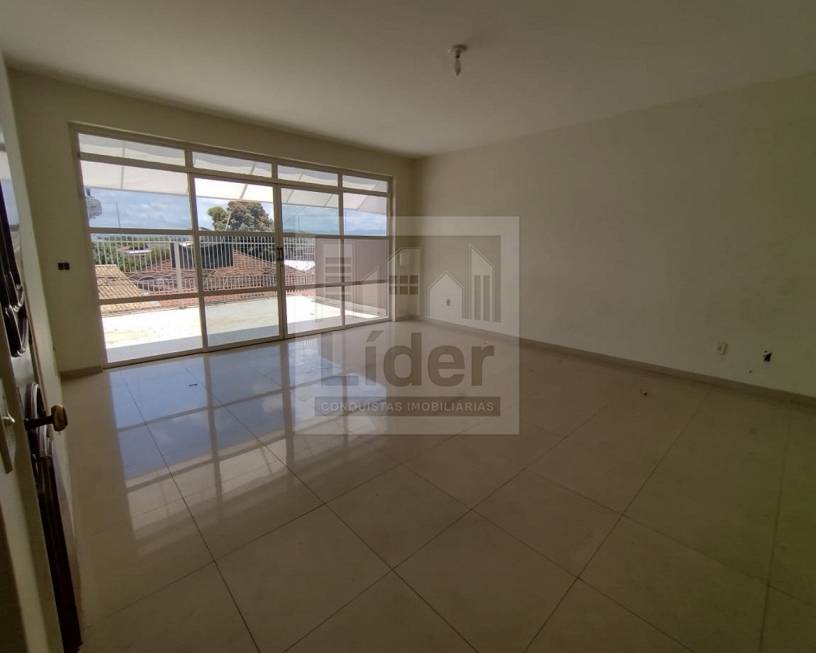 Foto 3 de Casa com 3 Quartos para alugar, 120m² em Centro, Caçapava