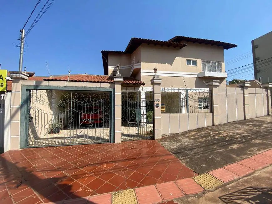 Foto 1 de Sobrado com 4 Quartos à venda, 420m² em Monte Castelo, Campo Grande