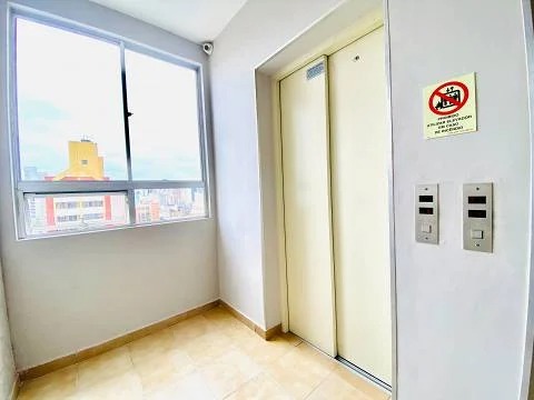 Foto 2 de Apartamento com 2 Quartos para alugar, 58m² em Centro, Curitiba