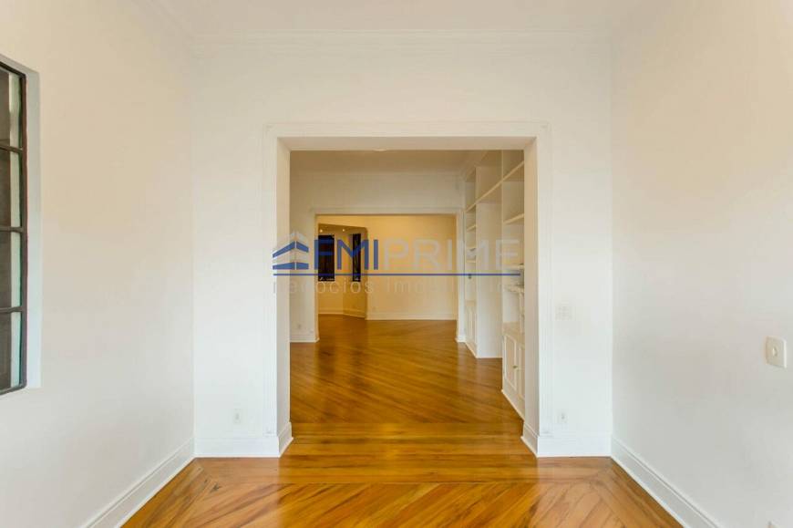 Foto 3 de Sobrado com 4 Quartos para alugar, 300m² em Jardim América, São Paulo