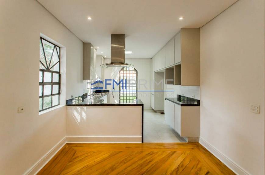 Foto 4 de Sobrado com 4 Quartos para alugar, 300m² em Jardim América, São Paulo
