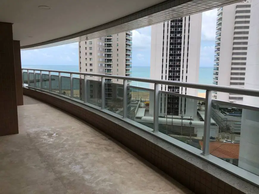 Foto 1 de Apartamento com 3 Quartos à venda, 230m² em Meireles, Fortaleza
