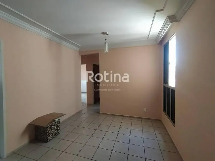 Foto 2 de Apartamento com 3 Quartos para alugar, 60m² em Patrimônio, Uberlândia