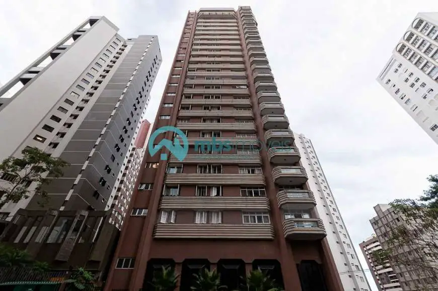 Foto 1 de Apartamento com 4 Quartos à venda, 242m² em Água Verde, Curitiba