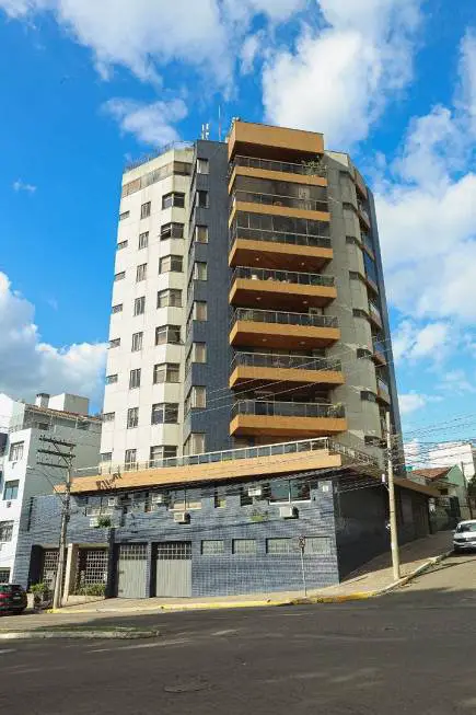 Foto 1 de Apartamento com 4 Quartos à venda, 225m² em Passo D'areia, Santa Maria
