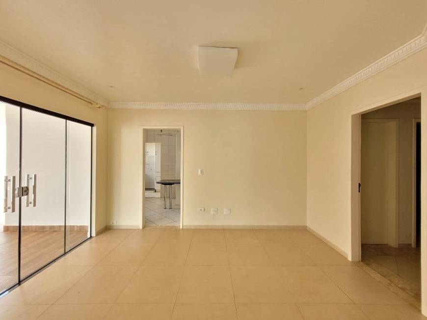 Foto 3 de Casa com 3 Quartos para alugar, 127m² em Conjunto Habitacional Inocente Vila Nova Júnior, Maringá