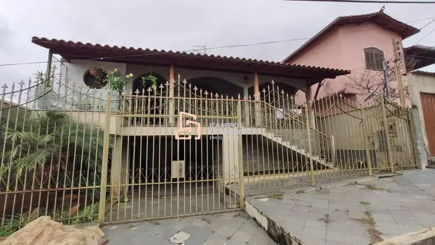 Foto 1 de Casa com 4 Quartos para alugar, 325m² em Vila Santa Luzia, Contagem
