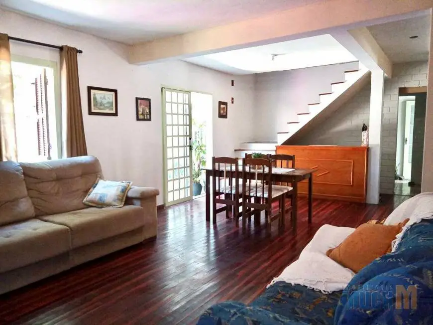Foto 4 de Casa com 6 Quartos à venda, 180m² em Igara, Canoas
