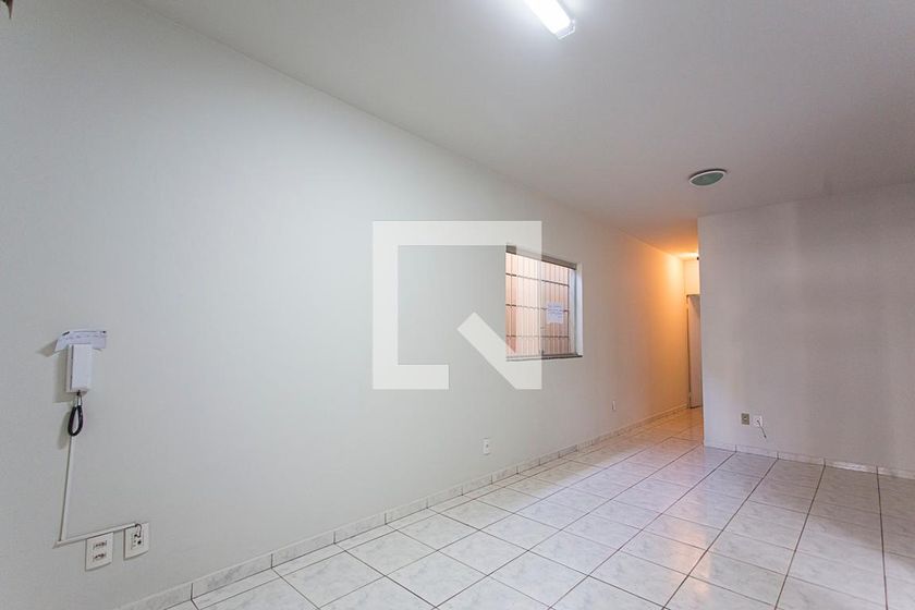 Foto 2 de Casa com 3 Quartos para alugar, 110m² em Centro, Uberlândia