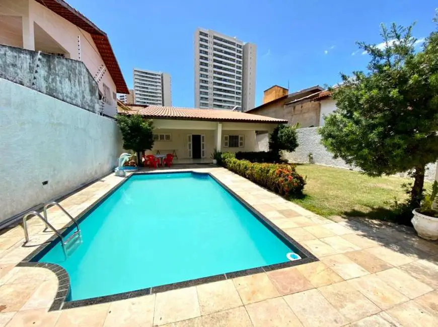Foto 1 de Casa com 3 Quartos à venda, 234m² em Engenheiro Luciano Cavalcante, Fortaleza