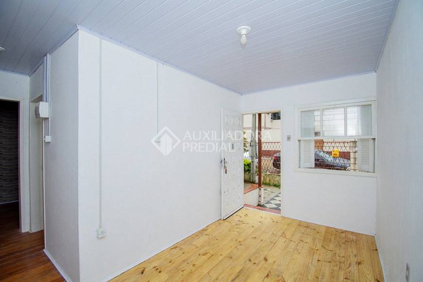 Foto 1 de Casa com 3 Quartos para alugar, 70m² em Jardim Carvalho, Porto Alegre