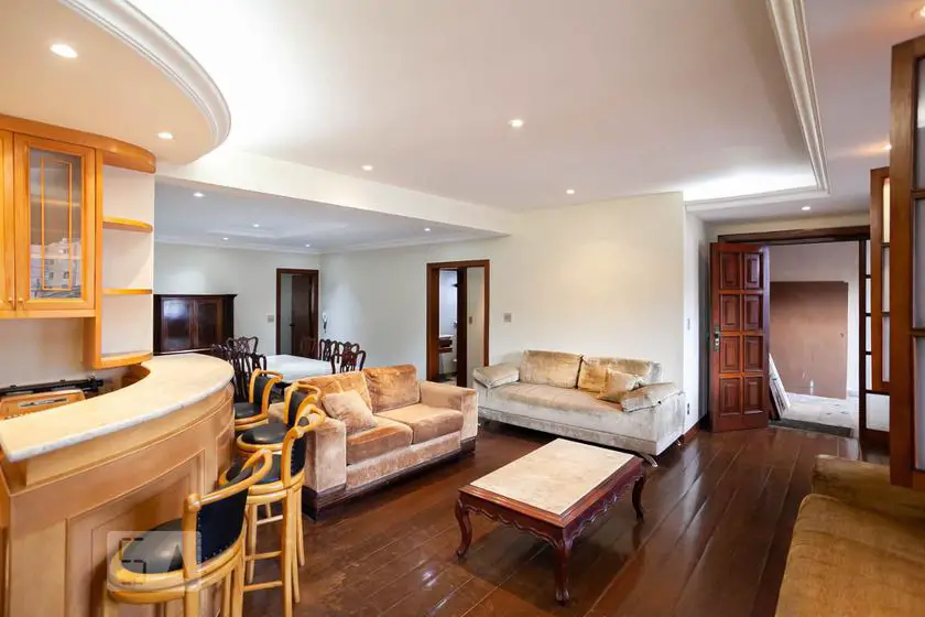 Foto 2 de Casa com 3 Quartos para alugar, 170m² em Santa Efigênia, Belo Horizonte