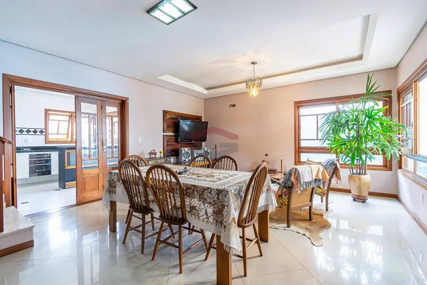 Foto 5 de Casa com 4 Quartos para alugar, 250m² em Igara, Canoas