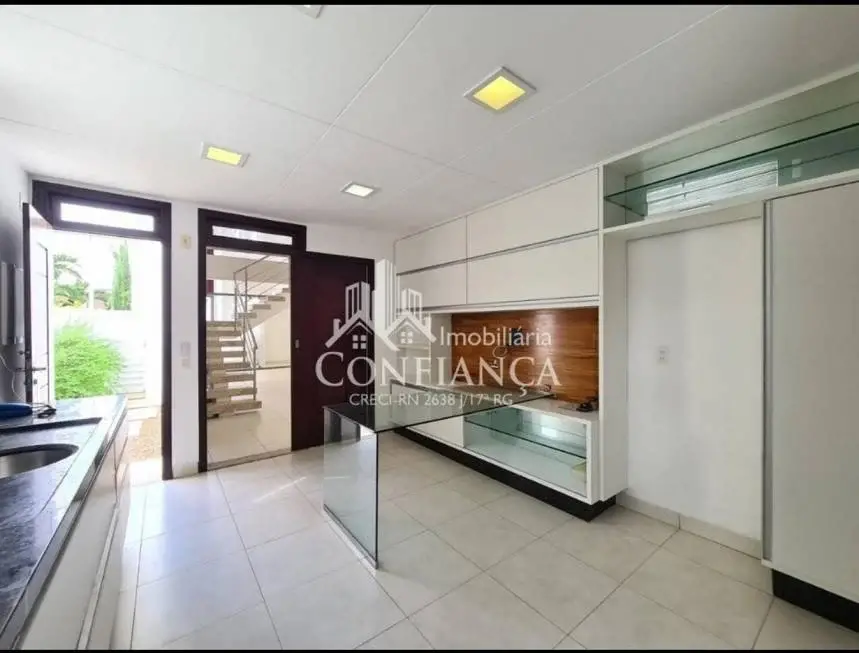 Foto 5 de Casa de Condomínio com 4 Quartos à venda, 370m² em Candelária, Natal