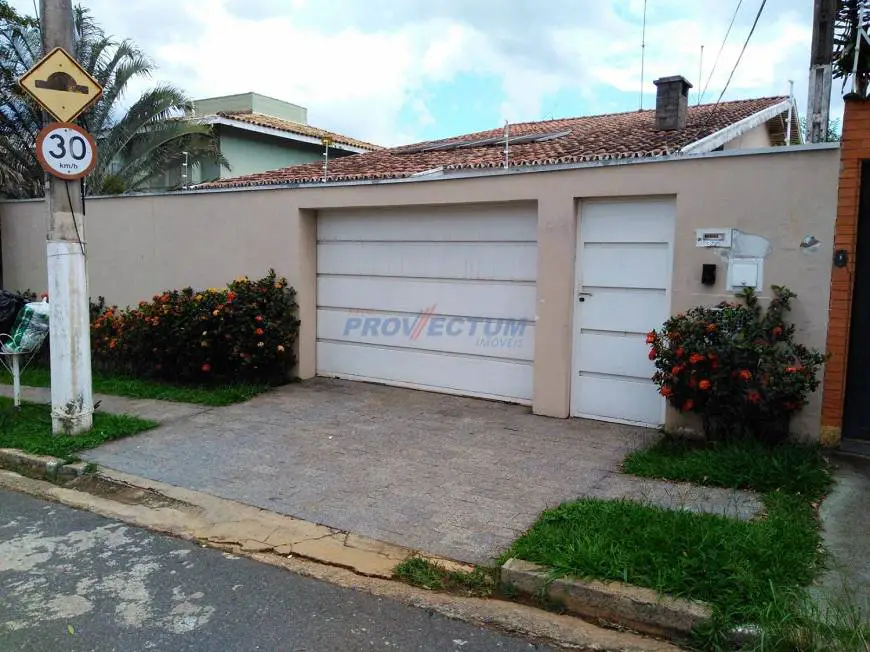 Foto 1 de Sobrado com 3 Quartos à venda, 213m² em Vila Brandina, Campinas