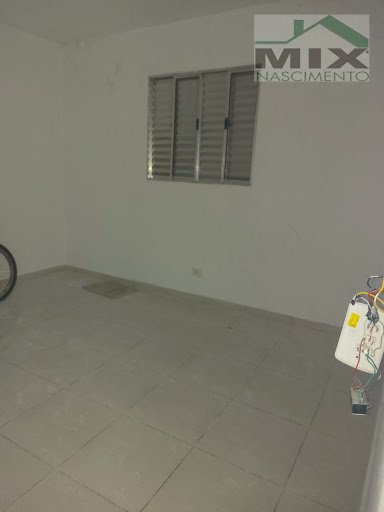 Foto 1 de Casa com 2 Quartos para alugar, 30m² em Vila Liviero, São Paulo