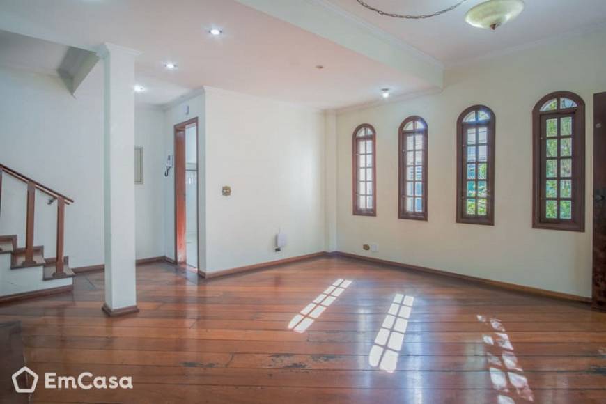 Foto 2 de Casa com 4 Quartos à venda, 264m² em Vila Guarani, São Paulo