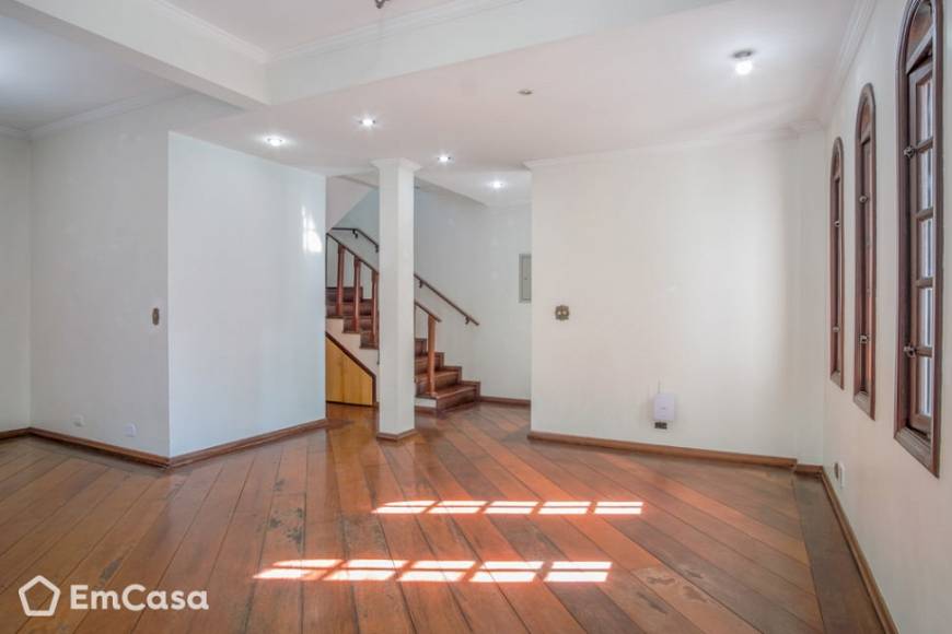Foto 3 de Casa com 4 Quartos à venda, 264m² em Vila Guarani, São Paulo