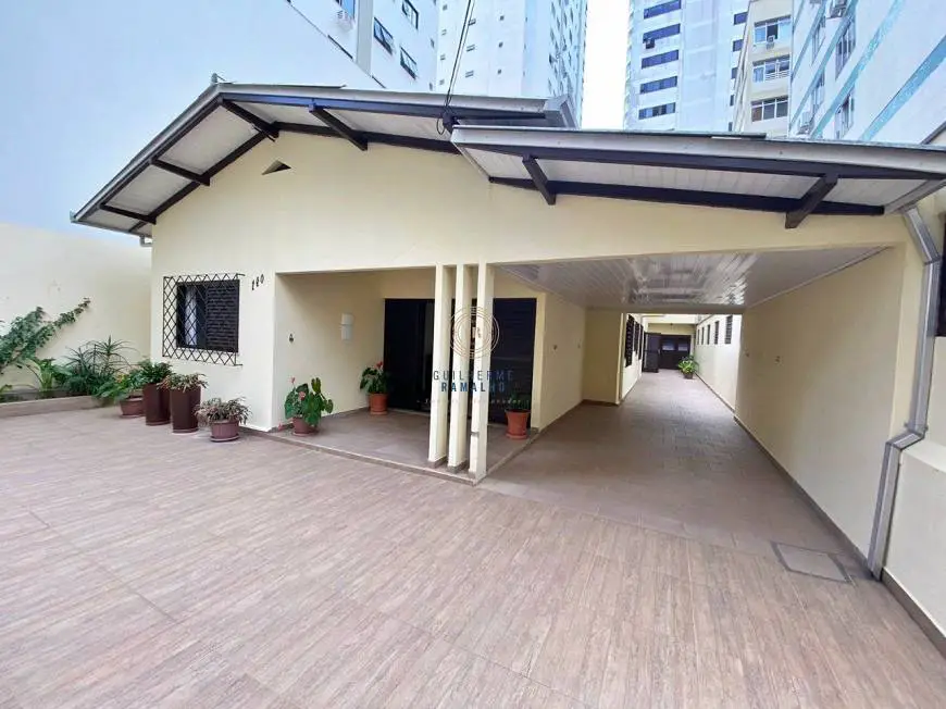 Foto 1 de Casa com 7 Quartos para alugar, 287m² em Centro, Balneário Camboriú