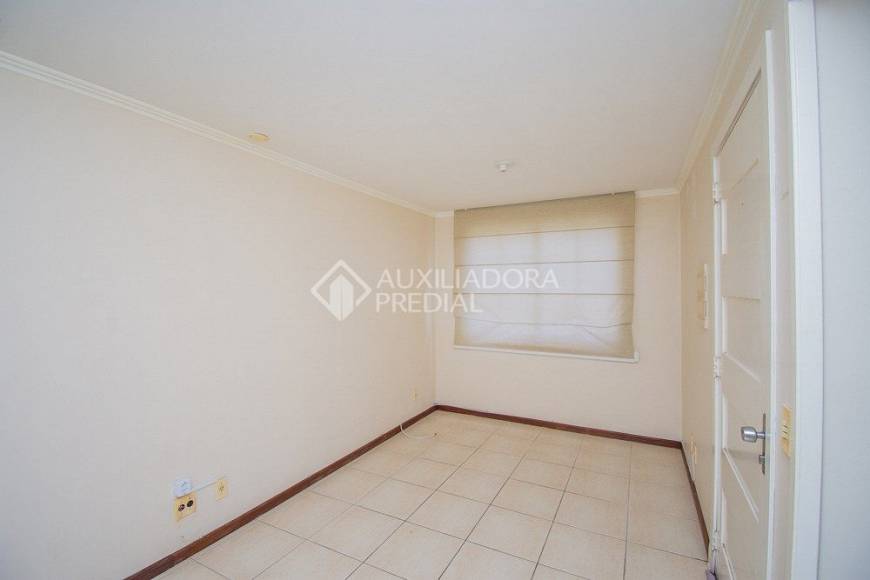 Foto 2 de Casa de Condomínio com 2 Quartos para alugar, 84m² em Jardim Itú Sabará, Porto Alegre