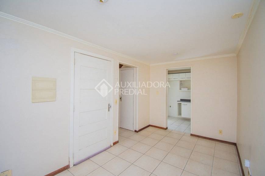 Foto 3 de Casa de Condomínio com 2 Quartos para alugar, 84m² em Jardim Itú Sabará, Porto Alegre