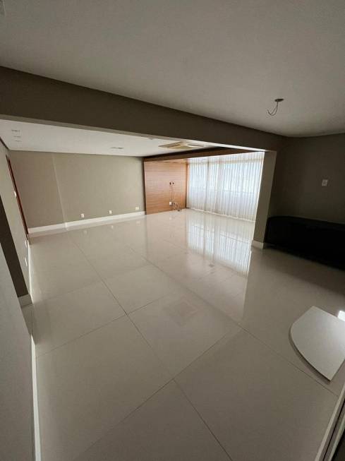 Foto 4 de Apartamento com 3 Quartos para alugar, 147m² em Loteamento Aquarius, Salvador